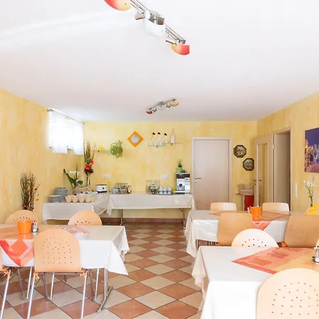 ペンション ジーク アパートホテル ルスト